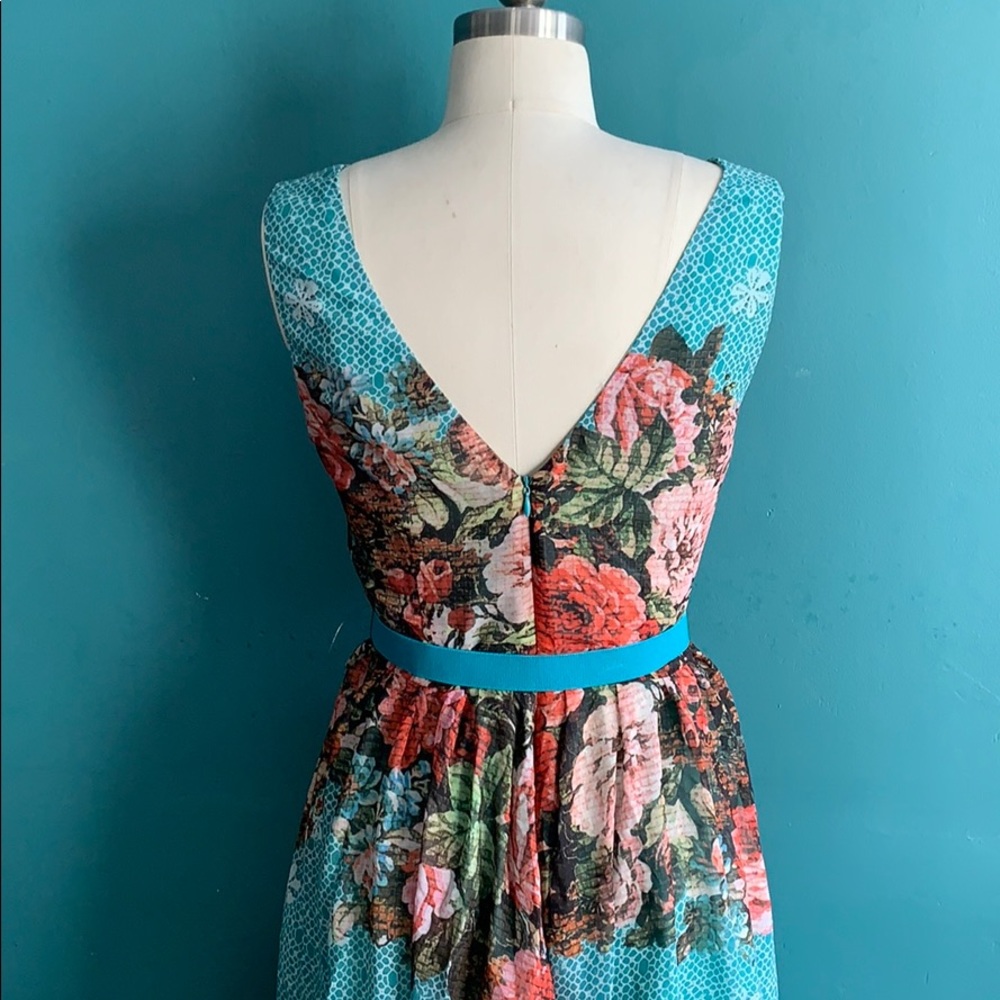 Darling Spring Dress 👗 - Picture 5 of 7